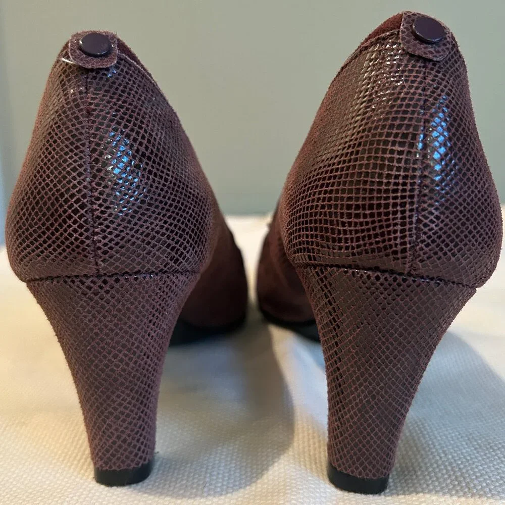 NEW (NWOT) Easy Spirit Airey burgundy leather pumps sz 7